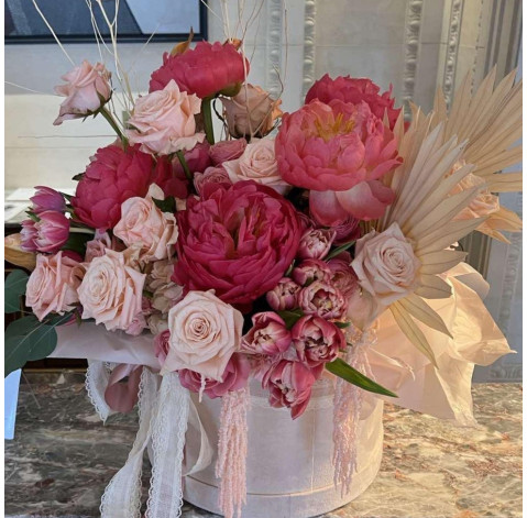 Квіткова композиція Епопея квітів 2 доставка квітів