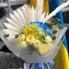 Салон на Десятинній