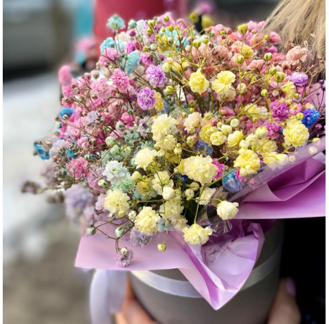 Квіткова композиція Райдужна гіпсофіла 2 доставка квітів