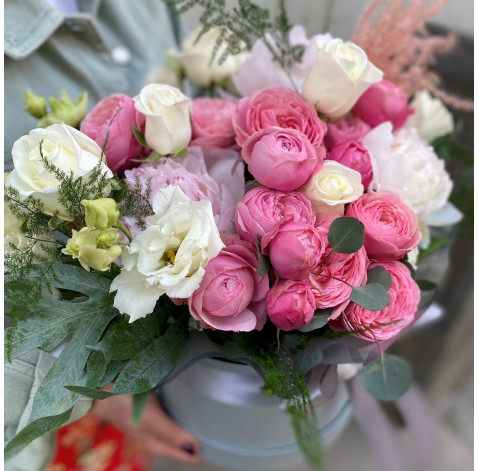 Квіткова композиція Сором'язливість 3 доставка квітів