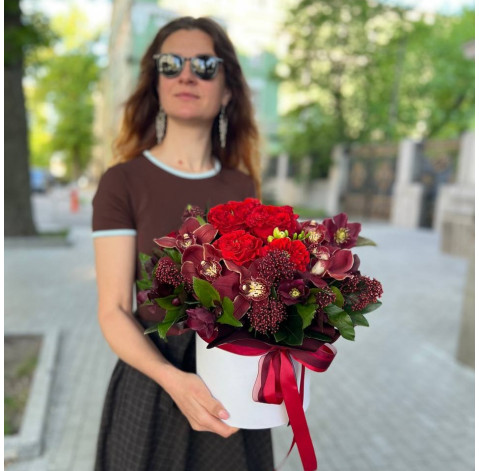 Квіткова композиція Марсала 5 доставка квітів