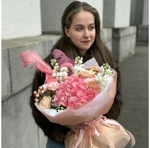 Букет Полуничний крем 4 доставка квітів