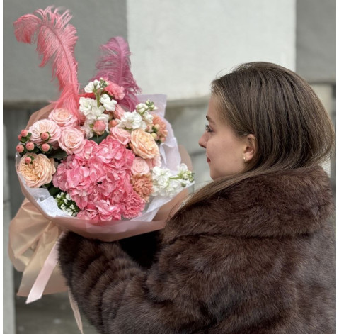 Букет Полуничний крем 5 доставка квітів