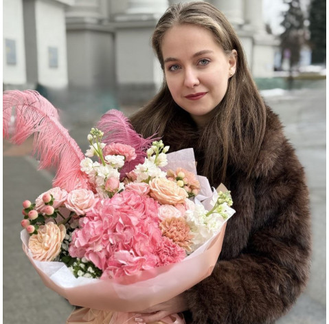 Букет Полуничний крем 3 доставка квітів