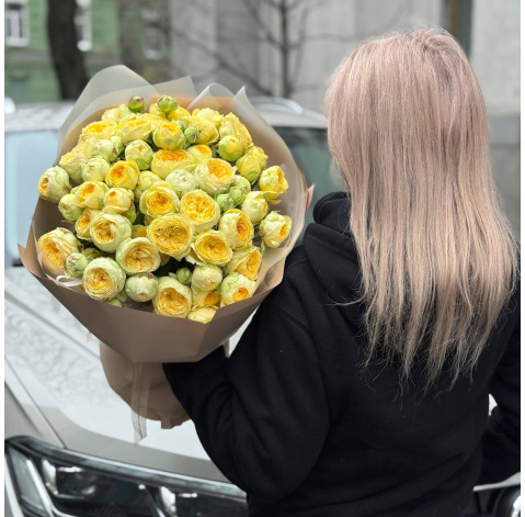 Букет 19 троянд Піоні Баблс 3 доставка квітів