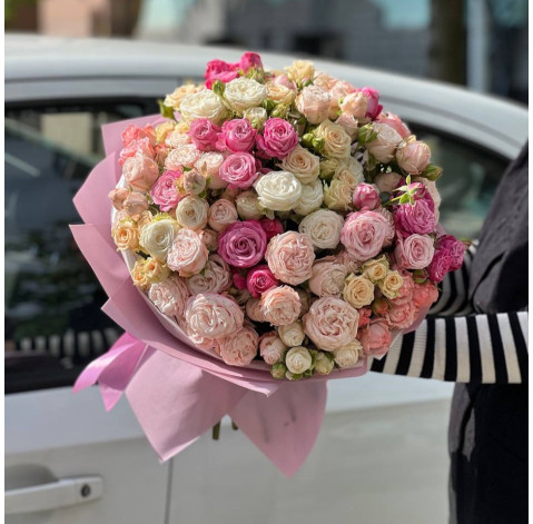 Bouquet of 31 spray roses 3 Flower delivery
