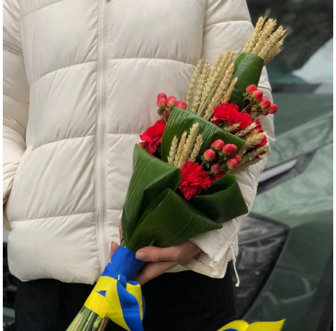 Букет для покладання з гвоздиками та колосками 1 доставка квітів