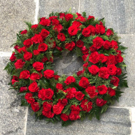  Круглий вінок з гвоздики і троянди доставка квітів