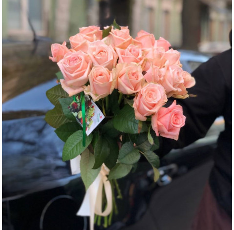 Букет 19 троянд Кімберлі 2 доставка квітів