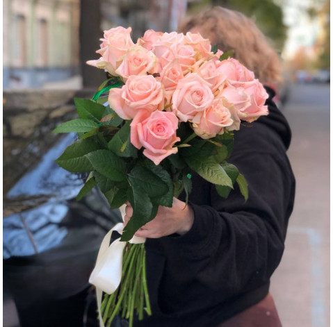 Букет 19 троянд Кімберлі 3 доставка квітів