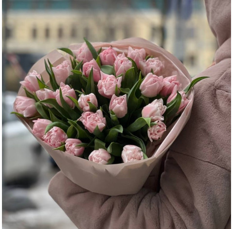 Букет із 25 рожевих тюльпанів 2 доставка квітів
