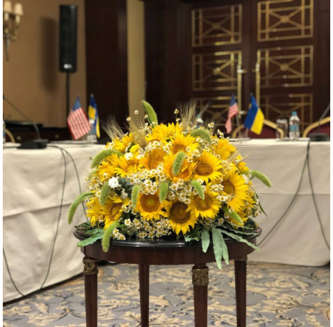 Квіткова композиція Сонячне світло 1 доставка квітів