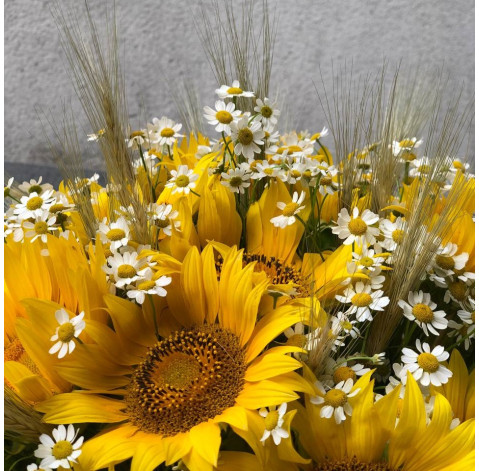 Flower arrangement Golden sun 7 Flower delivery