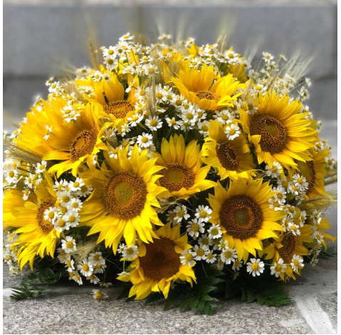 Flower arrangement Golden sun 4 Flower delivery