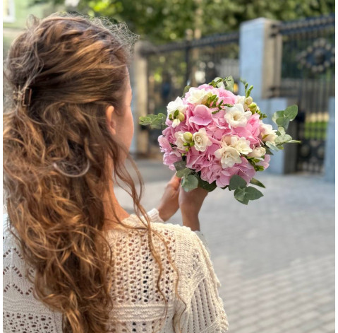 Букет Гортензія та фрезії 1 доставка квітів