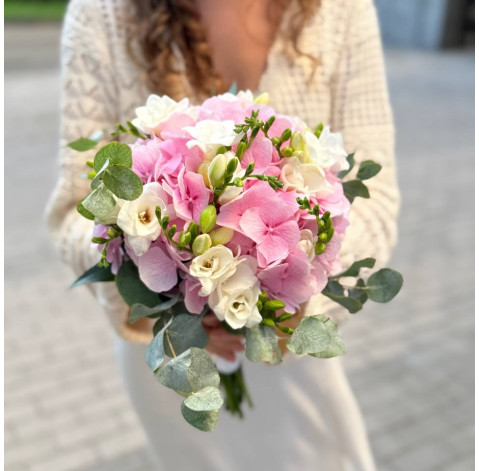 Букет Гортензія та фрезії 4 доставка квітів