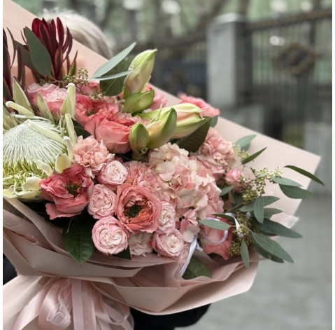 Bouquet Queen's Tenderness 3 Flower delivery