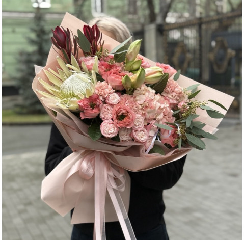 Bouquet Queen's Tenderness 2 Flower delivery