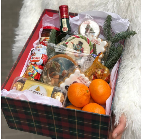 Новорічний подарунковий бокс з віскі 2 доставка квітів