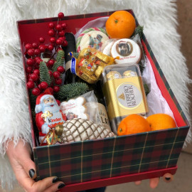 Новогодний подарочный бокс с игристым вином  доставка цветов