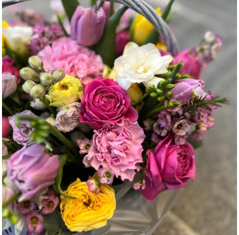 Floral arrangement Spring Carnival 4 Flower delivery
