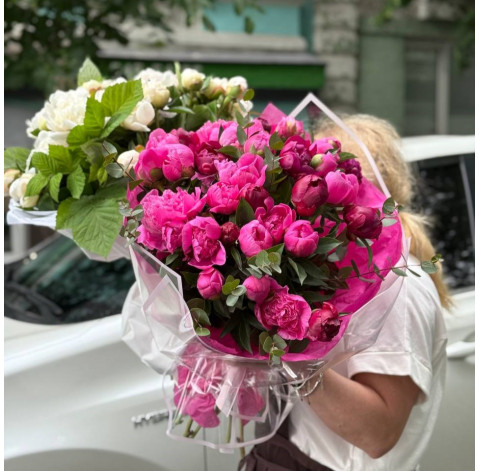 Букет 31 рожева півонія 2 доставка квітів