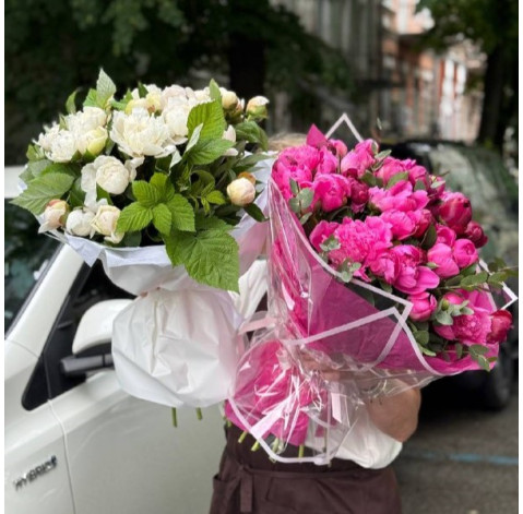 Букет 31 біла півонія 3 доставка квітів