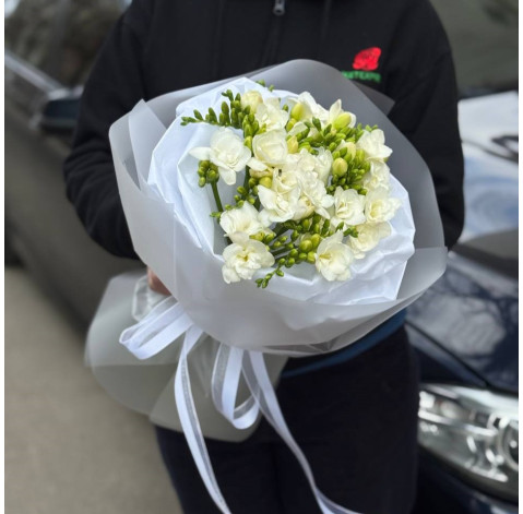 Bouquet of 15 freesias 1 Flower delivery