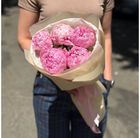 Bouquet of 5 peonies Sarah Bernhardt 2 Flower delivery