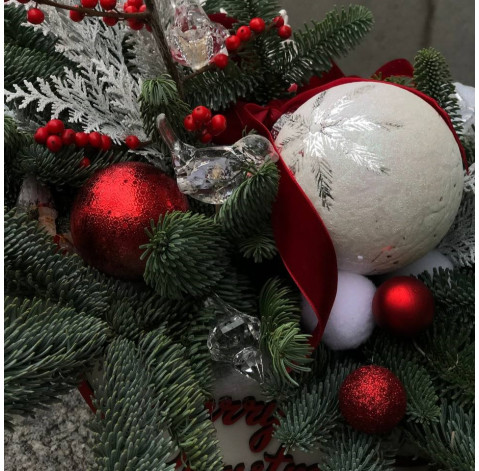 Новогодняя композиция Рождественские саночки 4 доставка цветов