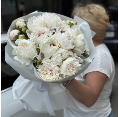 Bouquet of 25 white peonies 1 Flower delivery