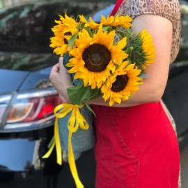Bouquet of 5 sunflowers Flower delivery