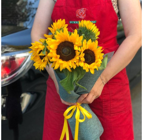 Bouquet of 5 sunflowers 2 Flower delivery