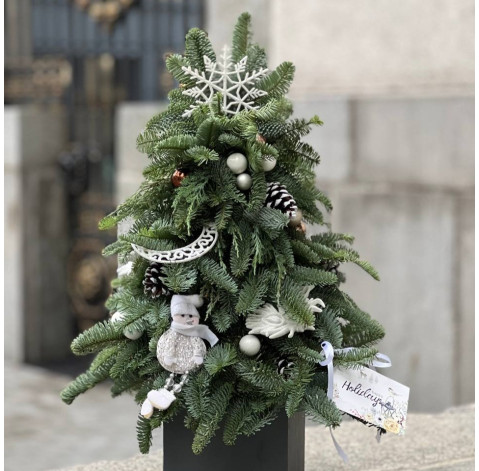 Christmas tree 4 Flower delivery