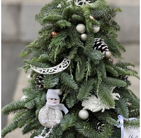 Christmas tree 5 Flower delivery