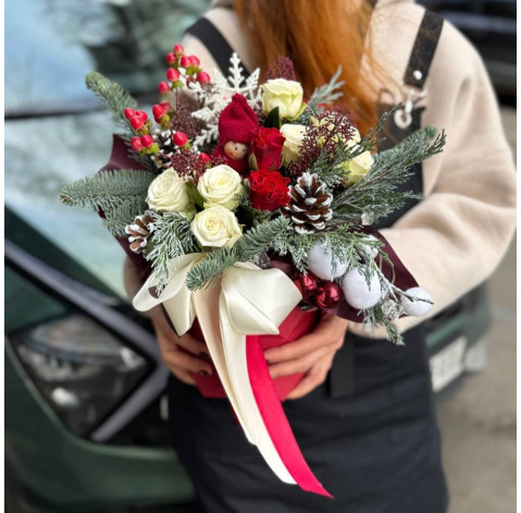 Новорічна композиція Рубін 1 доставка квітів