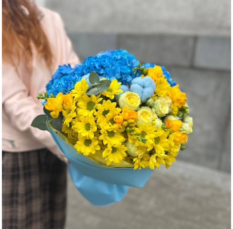 Букет Серце України 3 доставка квітів