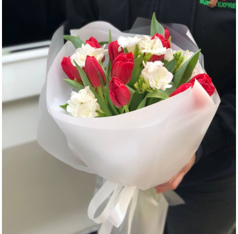 Букет Контрасти весни 2 доставка квітів