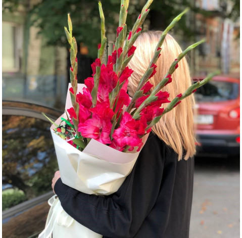 Букет 9 гладіолусів 2 доставка квітів