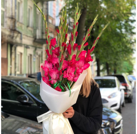 Букет 9 гладіолусів 3 доставка квітів