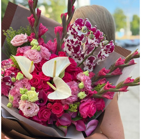 Bouquet Tropical Whimsy 4 Flower delivery