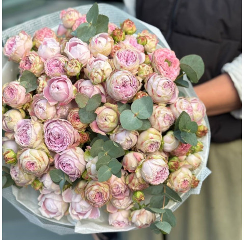 Bouquet of 17 Blossom Bubbles roses 4 Flower delivery
