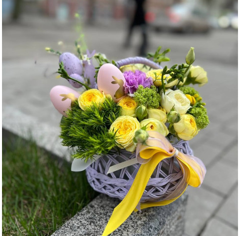 Великодня композиція Святковий кошик 2 доставка квітів