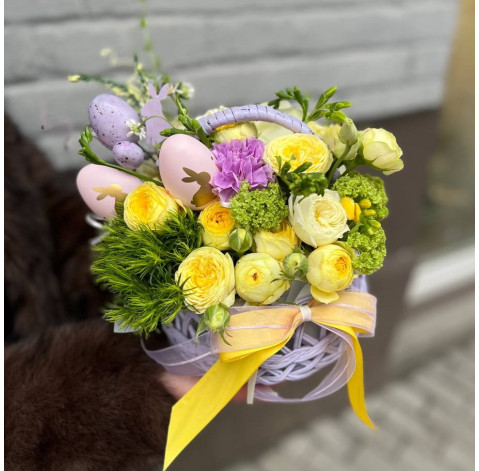 Великодня композиція Святковий кошик 3 доставка квітів