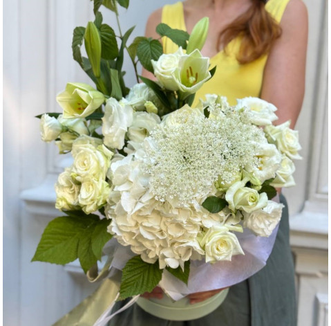 Flower arrangement Snow-White Veil 5 Flower delivery