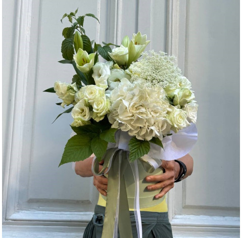 Flower arrangement Snow-White Veil 3 Flower delivery