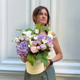 Flower arrangement Lilac soufflé Flower delivery