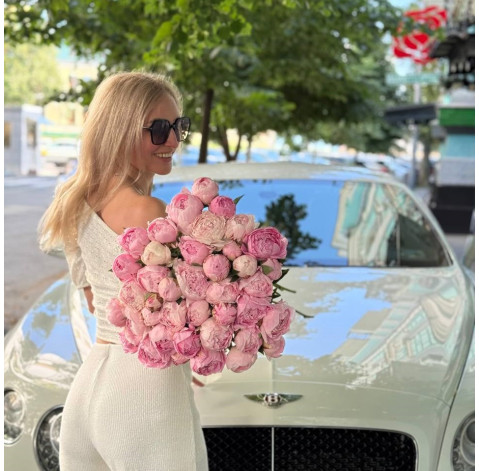 Peony Sarah Bernhardt 3 Flower delivery