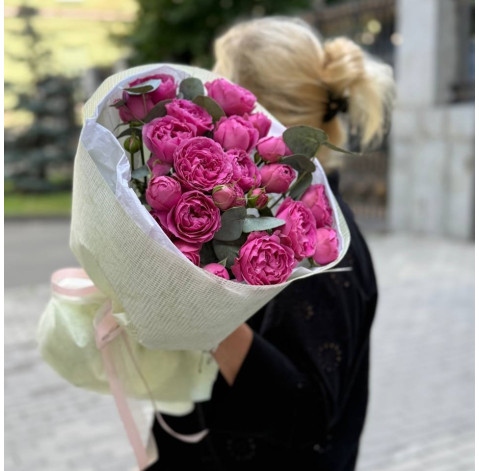 Bouquet of 7 roses Misty Bubbles 2 Flower delivery