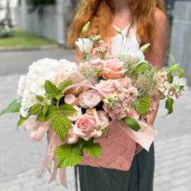 Flower arrangement Apricot Flower delivery Flower arrangement Apricot Flower delivery
